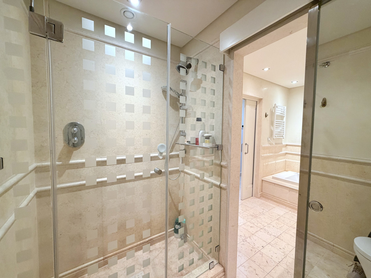 2 Bed Apartment for sale in Estepona Costa Del Sol, Málaga, Spain