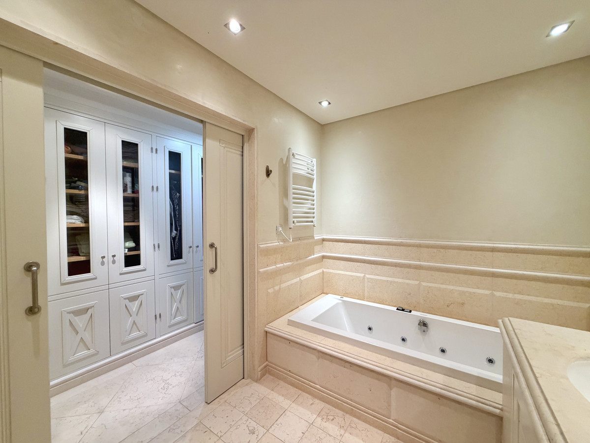 2 Bed Apartment for sale in Estepona Costa Del Sol, Málaga, Spain