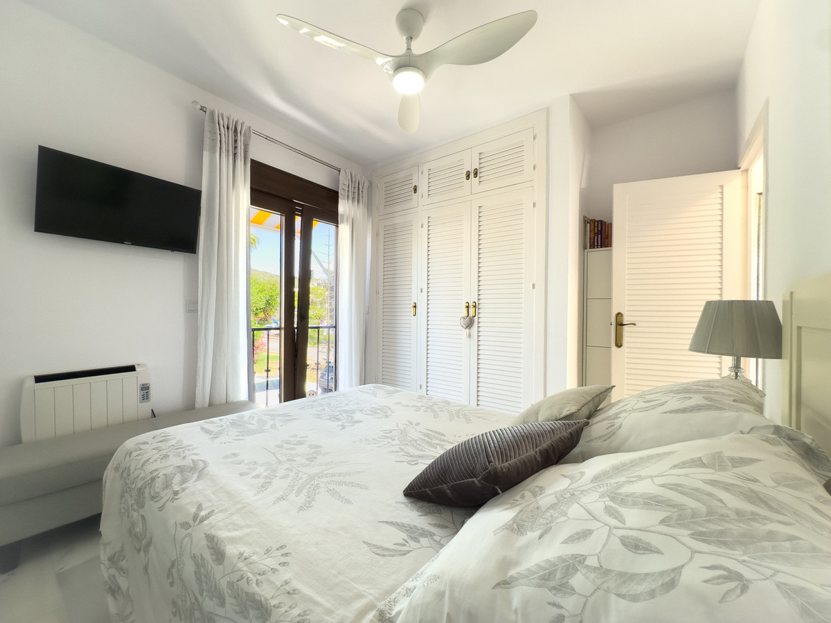 2 Bed Apartment for sale in La Duquesa Costa Del Sol, Málaga, Spain