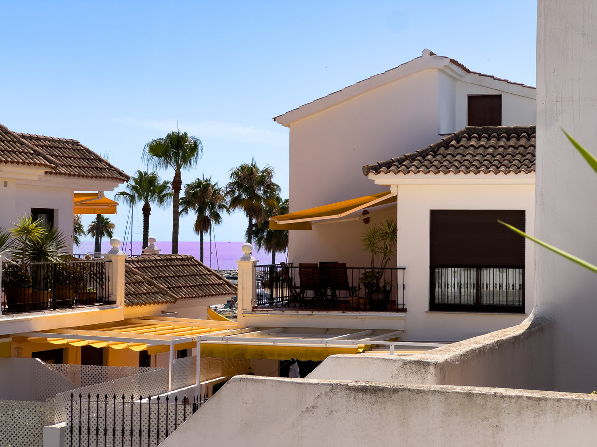 2 Bed Apartment for sale in La Duquesa Costa Del Sol, Málaga, Spain
