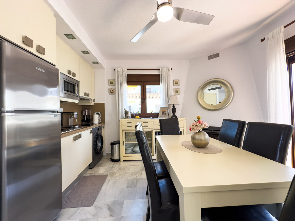 2 Bed Apartment for sale in La Duquesa Costa Del Sol, Málaga, Spain