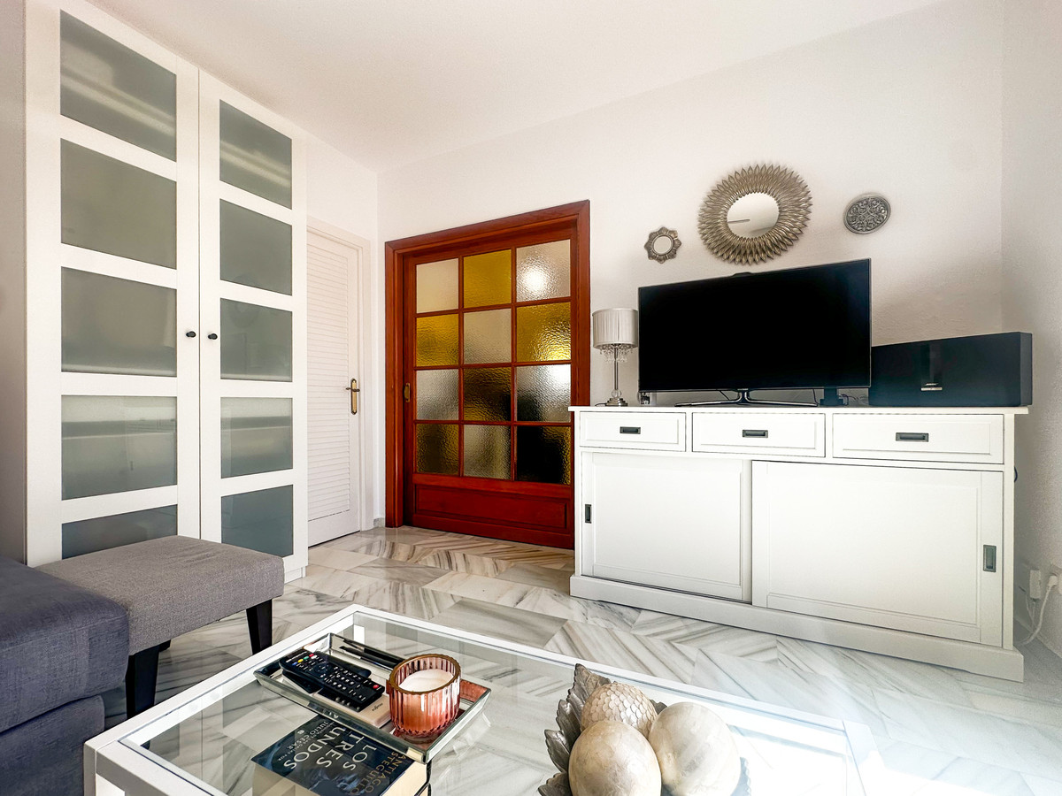 2 Bed Apartment for sale in La Duquesa Costa Del Sol, Málaga, Spain