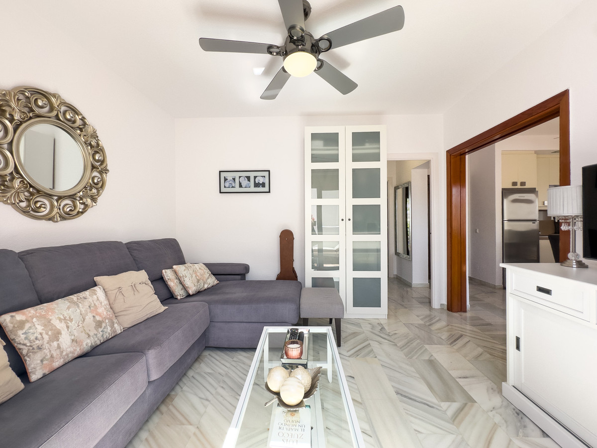 2 Bed Apartment for sale in La Duquesa Costa Del Sol, Málaga, Spain