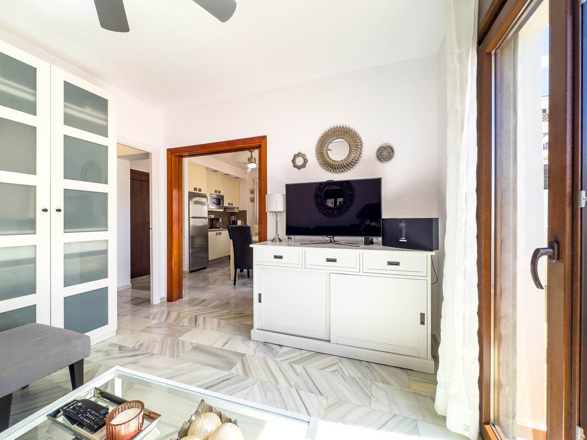 2 Bed Apartment for sale in La Duquesa Costa Del Sol, Málaga, Spain