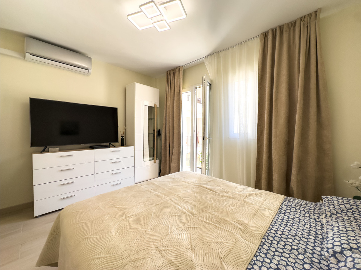 2 Bed Apartment for sale in La Duquesa Costa Del Sol, Málaga, Spain