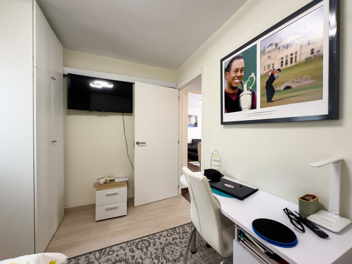 2 Bed Apartment for sale in La Duquesa Costa Del Sol, Málaga, Spain