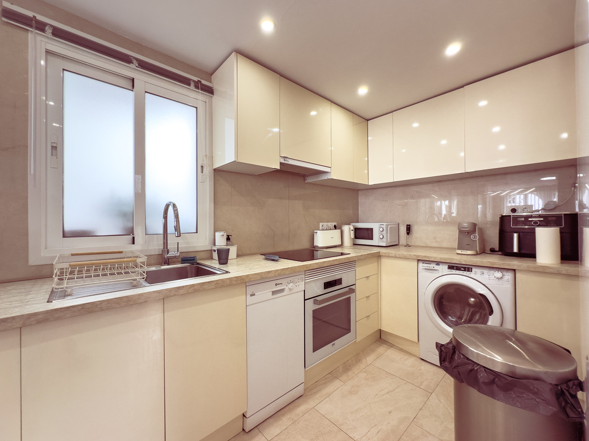 2 Bed Apartment for sale in La Duquesa Costa Del Sol, Málaga, Spain