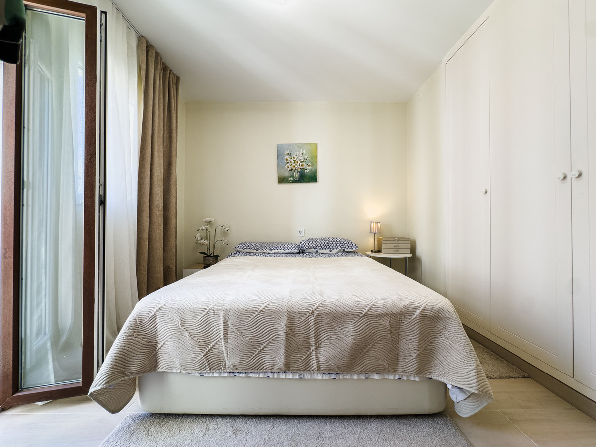 2 Bed Apartment for sale in La Duquesa Costa Del Sol, Málaga, Spain