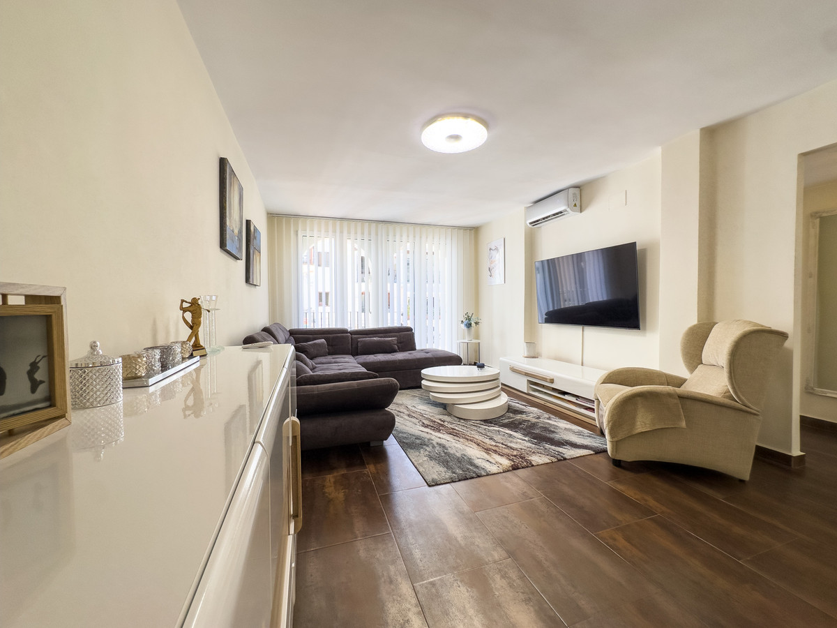 2 Bed Apartment for sale in La Duquesa Costa Del Sol, Málaga, Spain