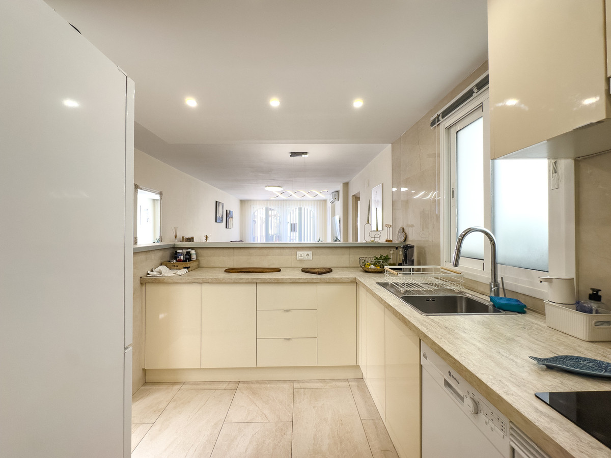 2 Bed Apartment for sale in La Duquesa Costa Del Sol, Málaga, Spain