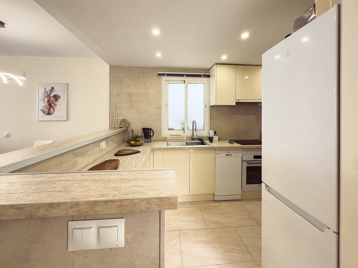 2 Bed Apartment for sale in La Duquesa Costa Del Sol, Málaga, Spain