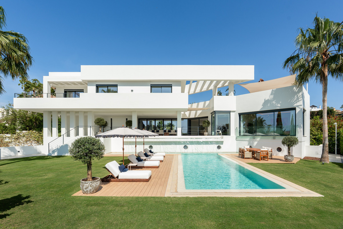 6 Bed Townhouse for sale in Los Flamingos Costa Del Sol, Málaga, Spain