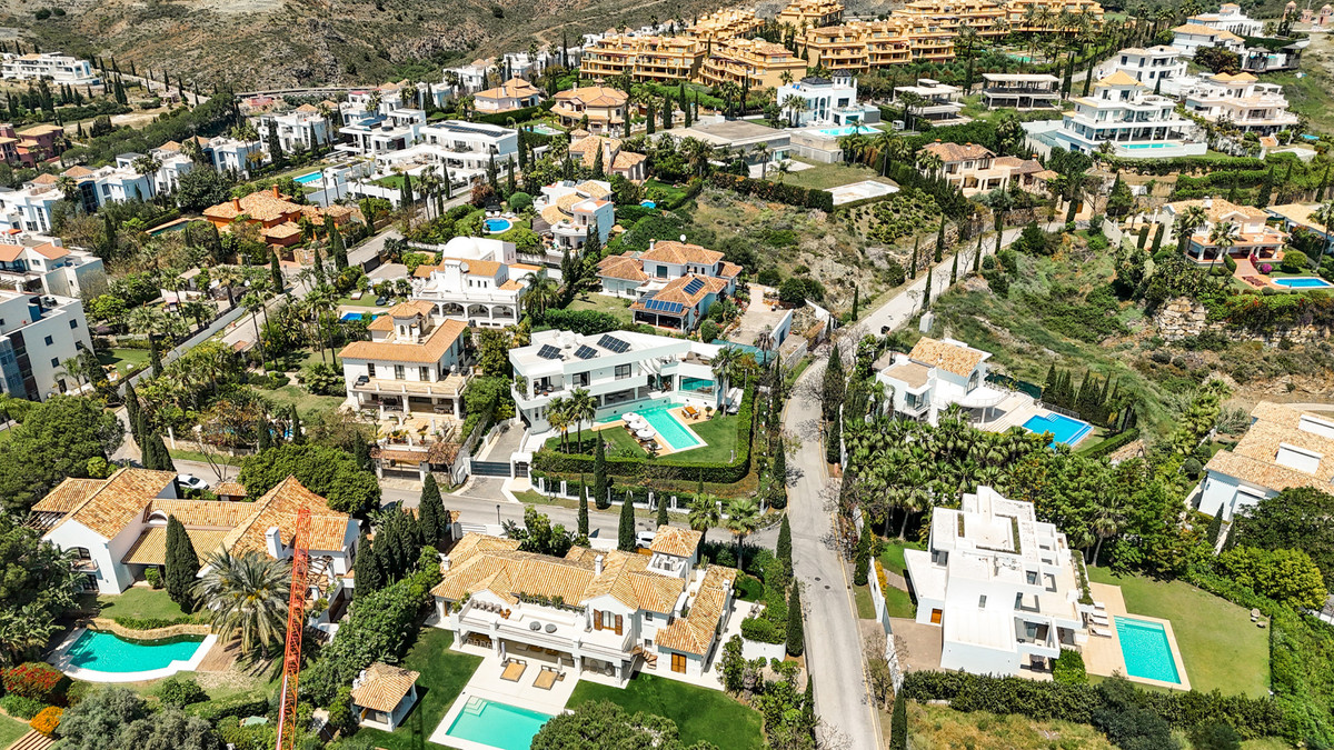 6 Bed Townhouse for sale in Los Flamingos Costa Del Sol, Málaga, Spain