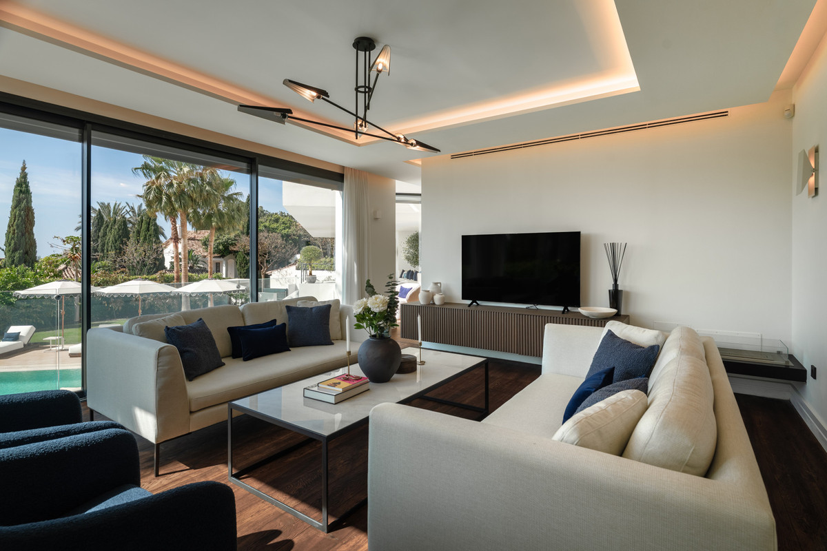 6 Bed Townhouse for sale in Los Flamingos Costa Del Sol, Málaga, Spain