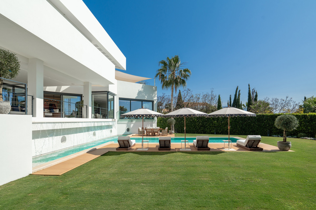 6 Bed Townhouse for sale in Los Flamingos Costa Del Sol, Málaga, Spain