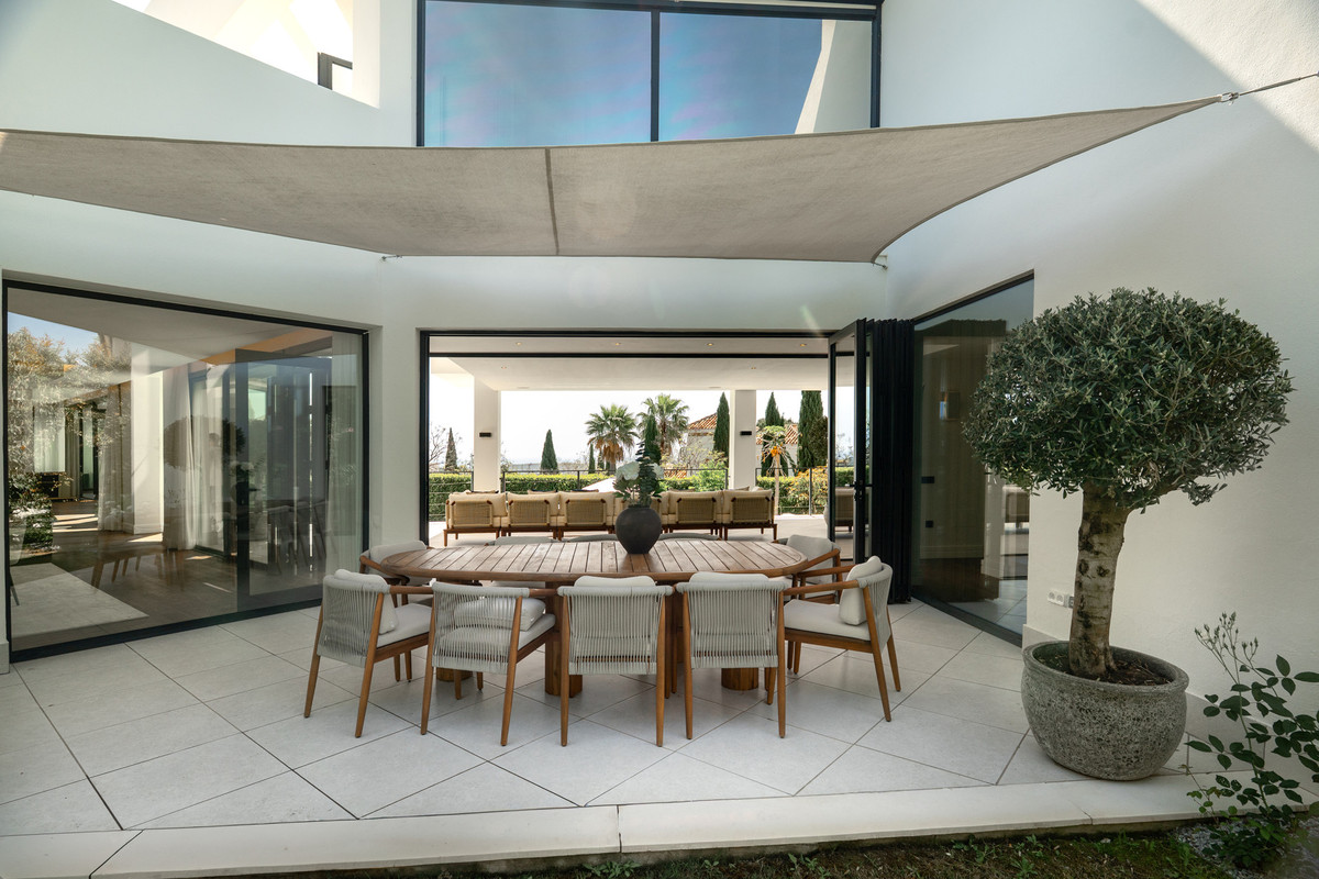 6 Bed Townhouse for sale in Los Flamingos Costa Del Sol, Málaga, Spain