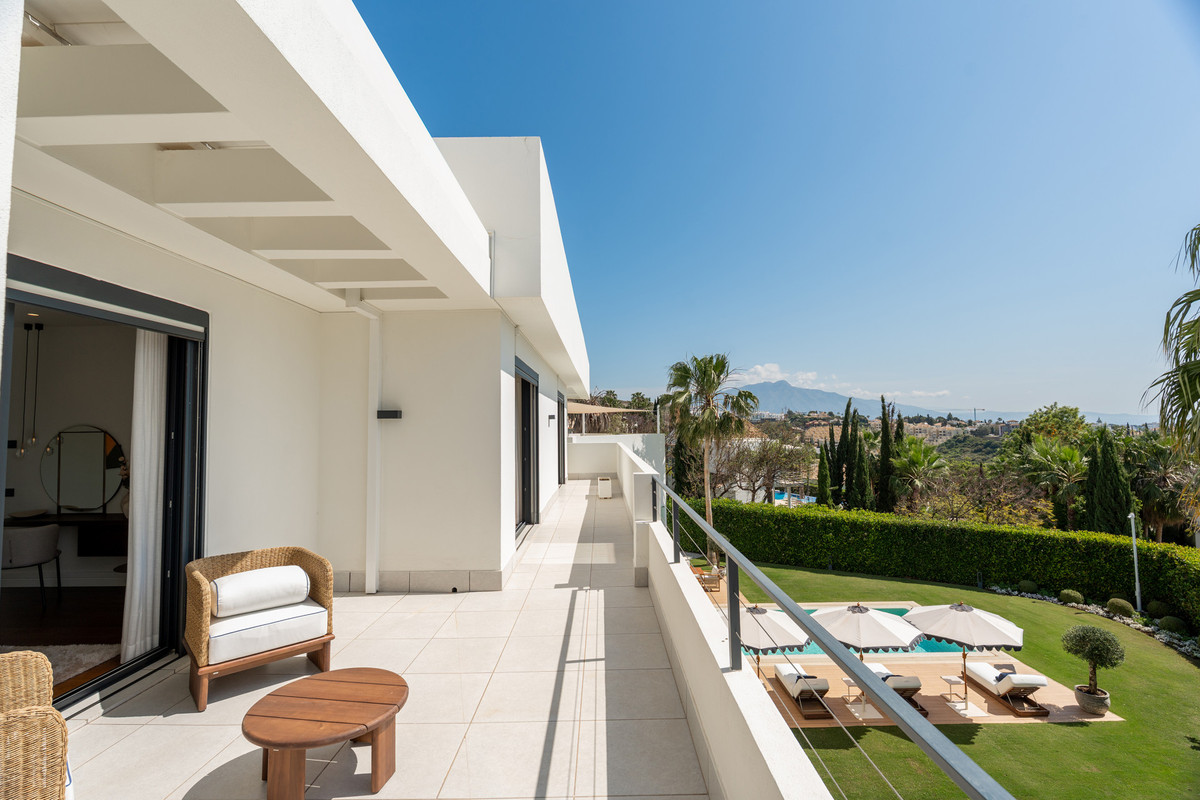 6 Bed Townhouse for sale in Los Flamingos Costa Del Sol, Málaga, Spain