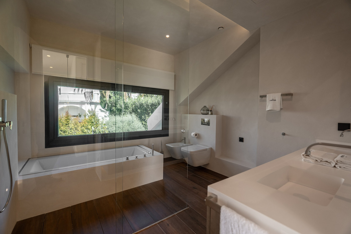 6 Bed Townhouse for sale in Los Flamingos Costa Del Sol, Málaga, Spain