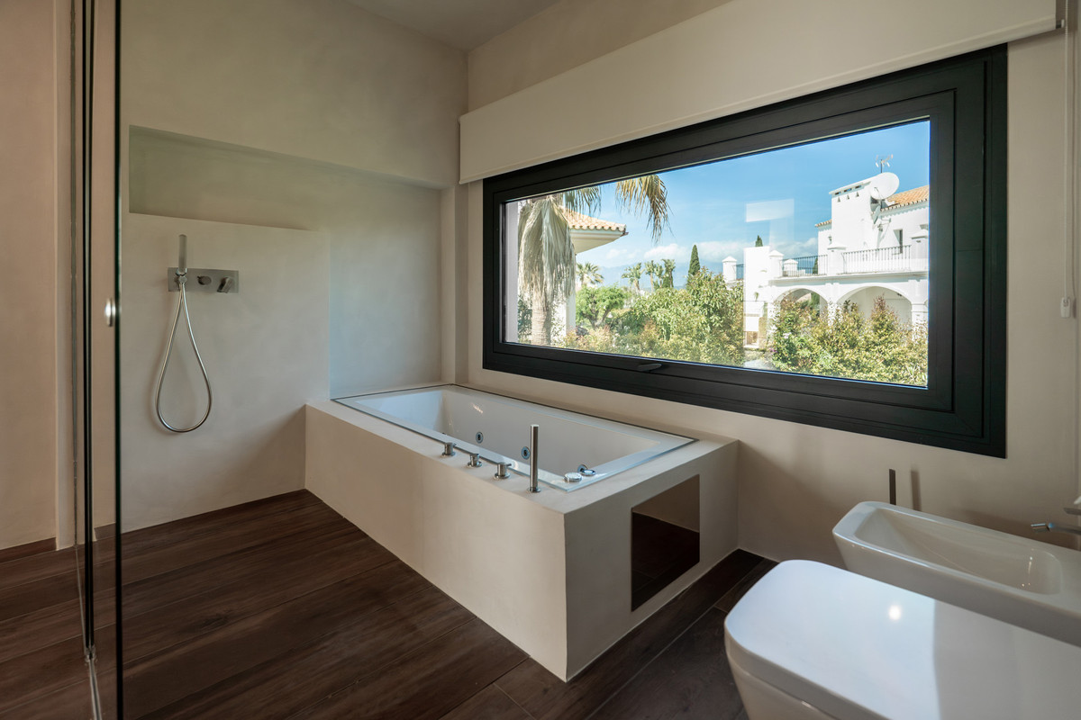 6 Bed Townhouse for sale in Los Flamingos Costa Del Sol, Málaga, Spain