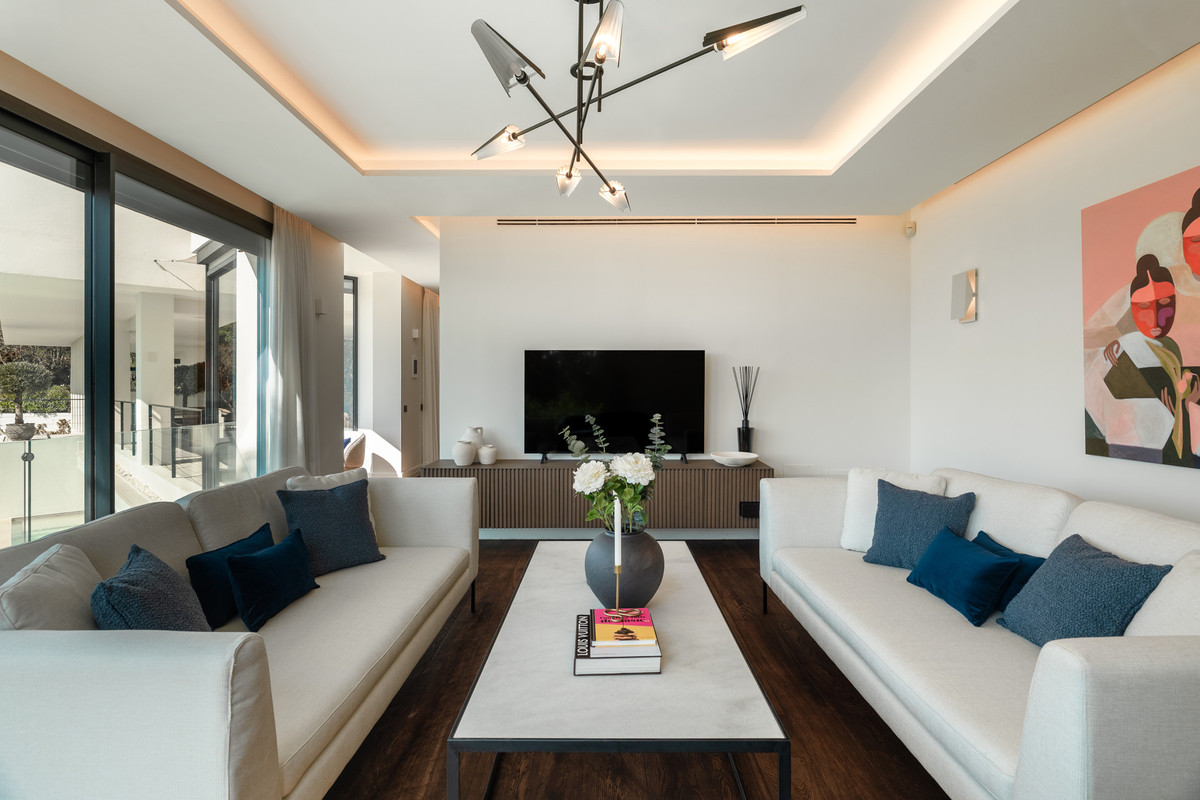 6 Bed Townhouse for sale in Los Flamingos Costa Del Sol, Málaga, Spain