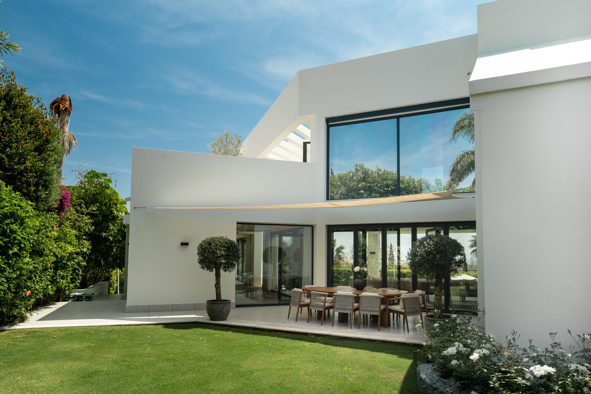 6 Bed Townhouse for sale in Los Flamingos Costa Del Sol, Málaga, Spain