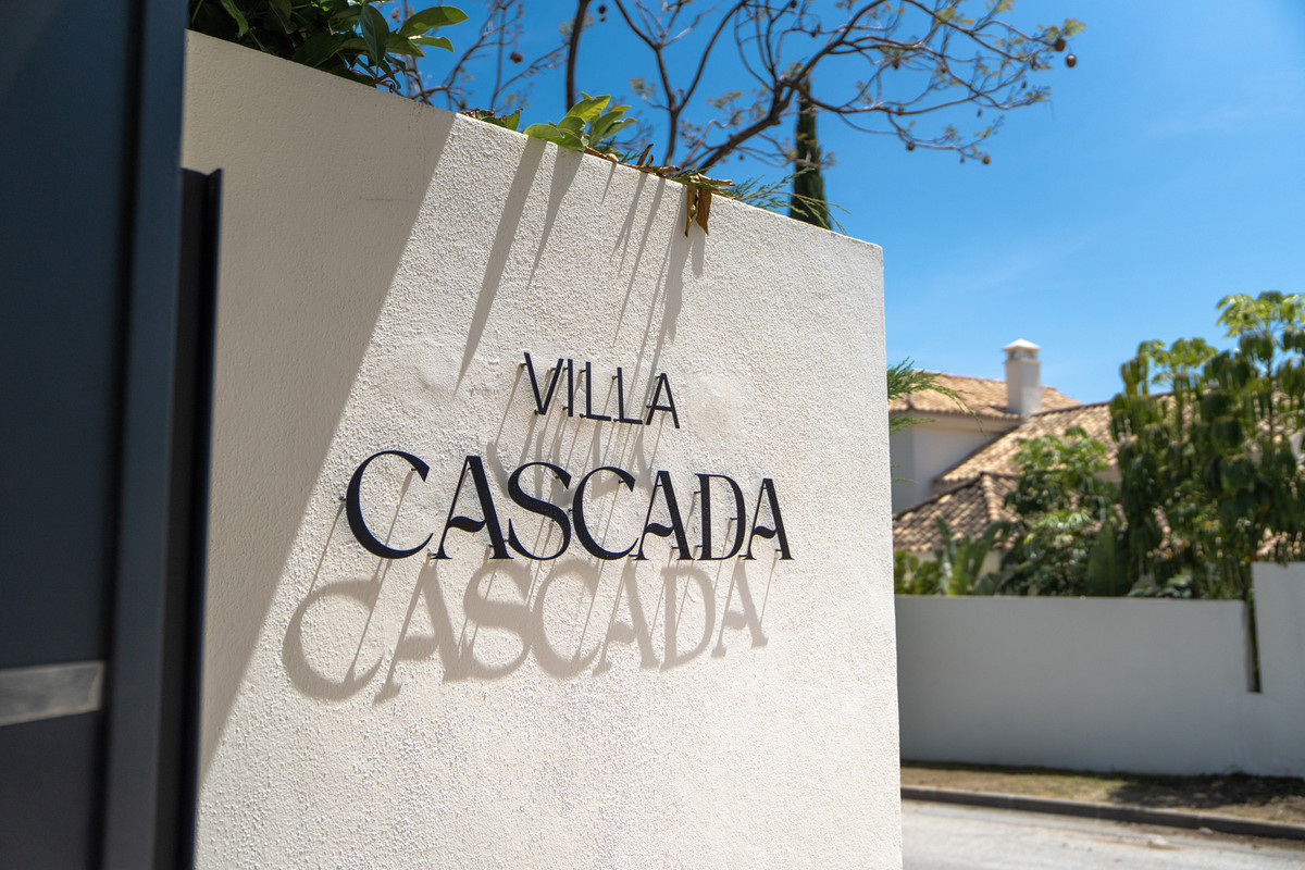 6 Bed Townhouse for sale in Los Flamingos Costa Del Sol, Málaga, Spain