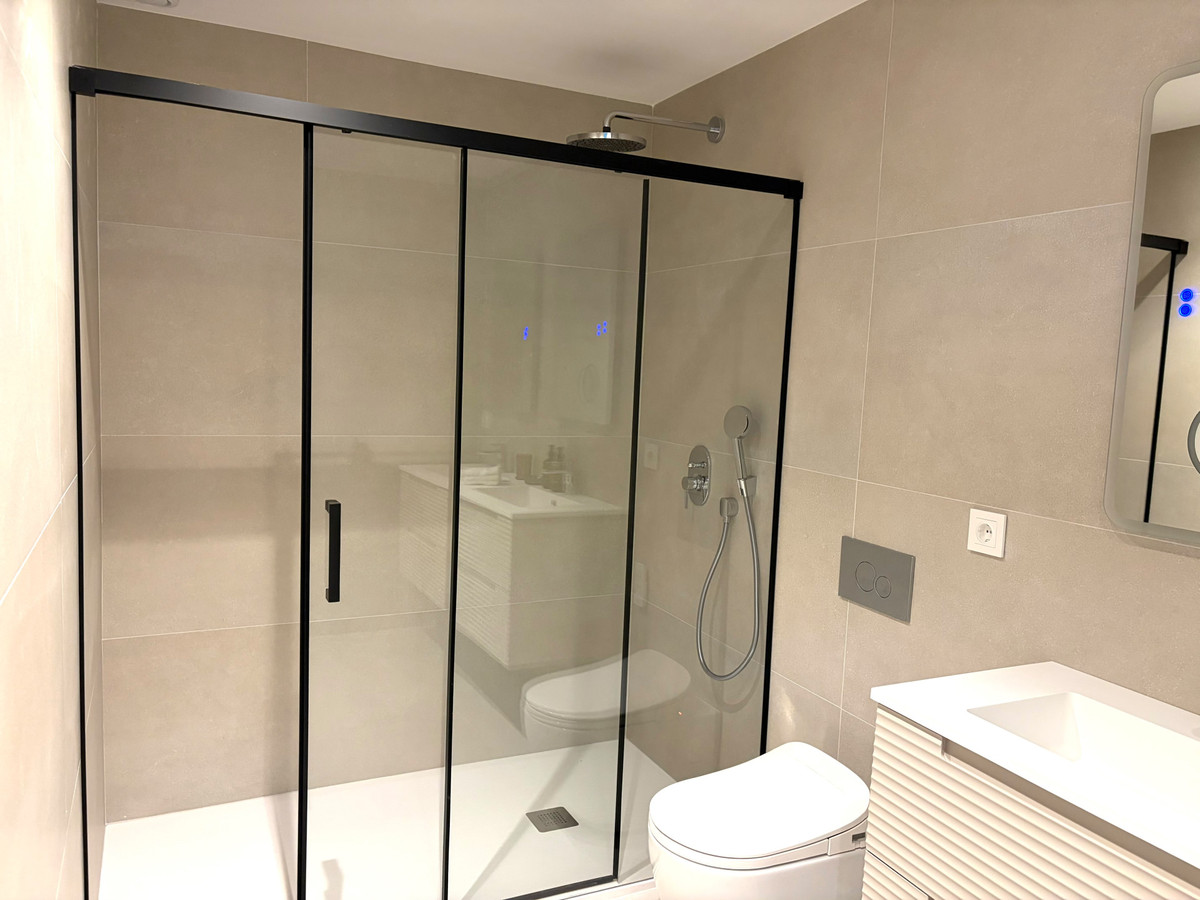4 Bed Apartment for sale in Estepona Costa Del Sol, Málaga, Spain