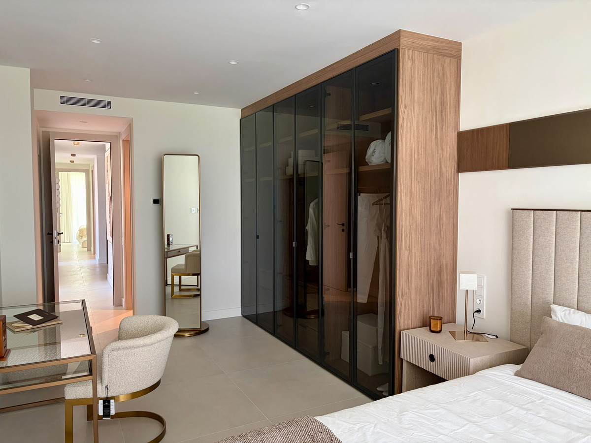 4 Bed Apartment for sale in Estepona Costa Del Sol, Málaga, Spain