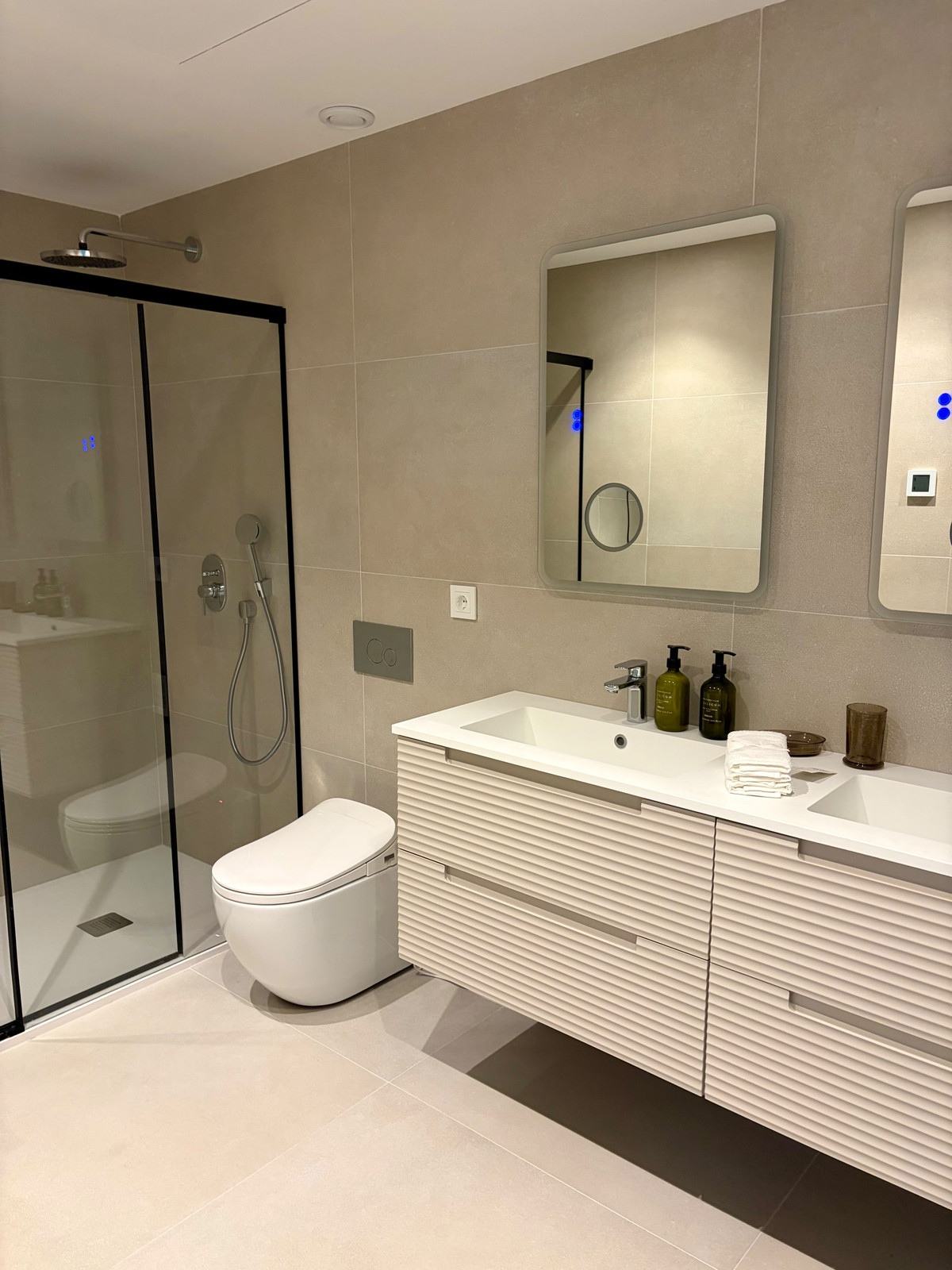 4 Bed Apartment for sale in Estepona Costa Del Sol, Málaga, Spain