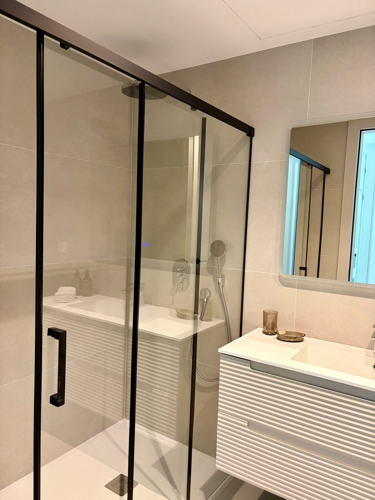 4 Bed Apartment for sale in Estepona Costa Del Sol, Málaga, Spain