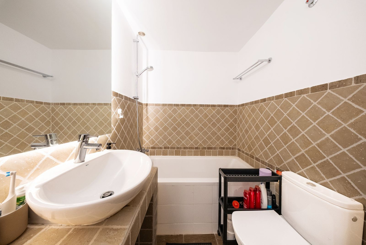 Se vende Apartamento Planta Baja de 2 dormitorios en Costa Del Sol, Málaga, España