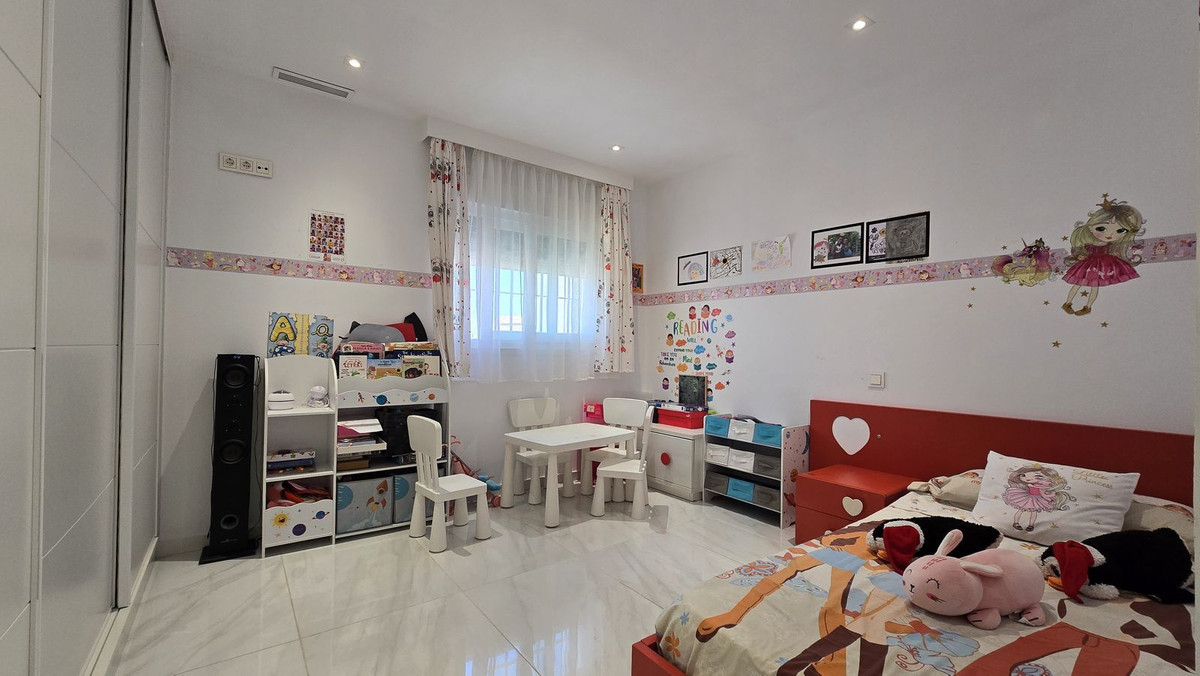 9 Bed Commercial unit for sale in San Pedro De Alcántara Costa Del Sol, Málaga, Spain