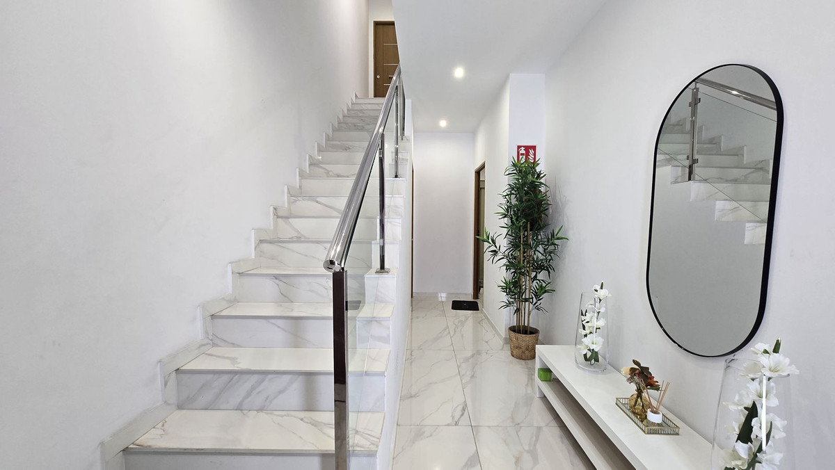 9 Bed Commercial unit for sale in San Pedro De Alcántara Costa Del Sol, Málaga, Spain