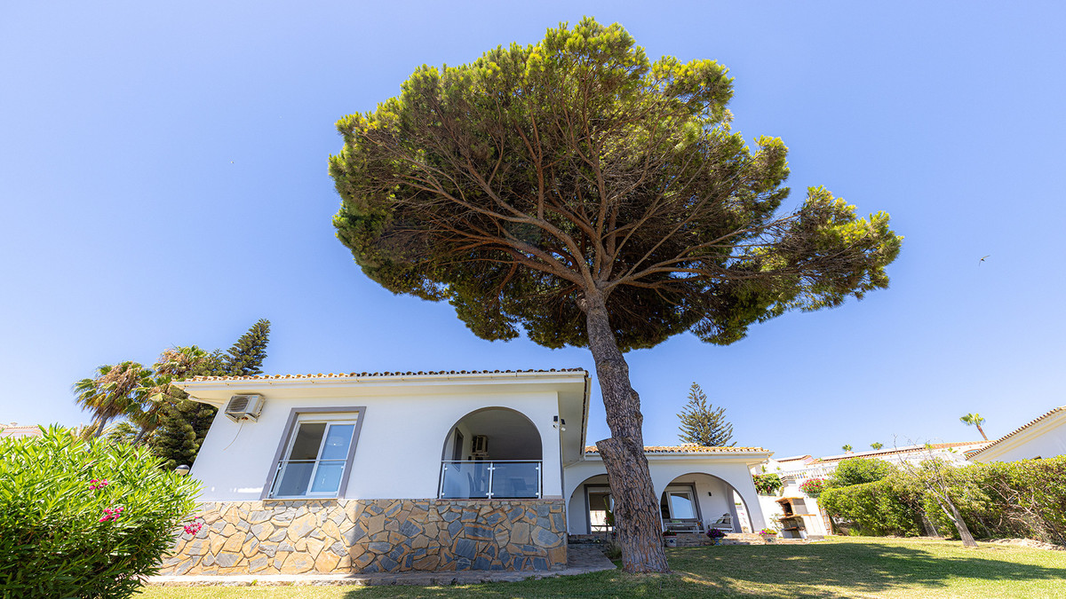 4 Bed Townhouse for sale in Manilva Costa Del Sol, Málaga, Spain