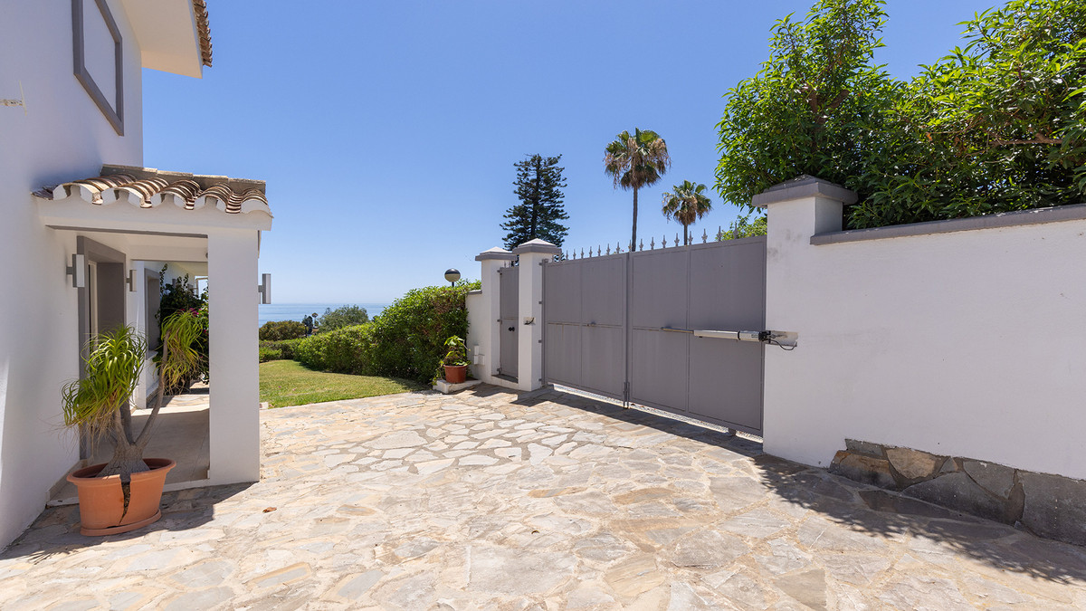 4 Bed Townhouse for sale in Manilva Costa Del Sol, Málaga, Spain