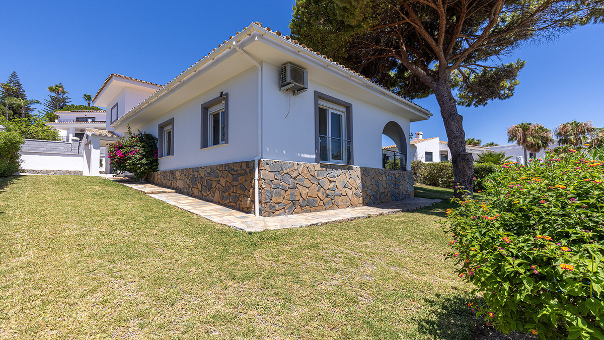 4 Bed Townhouse for sale in Manilva Costa Del Sol, Málaga, Spain