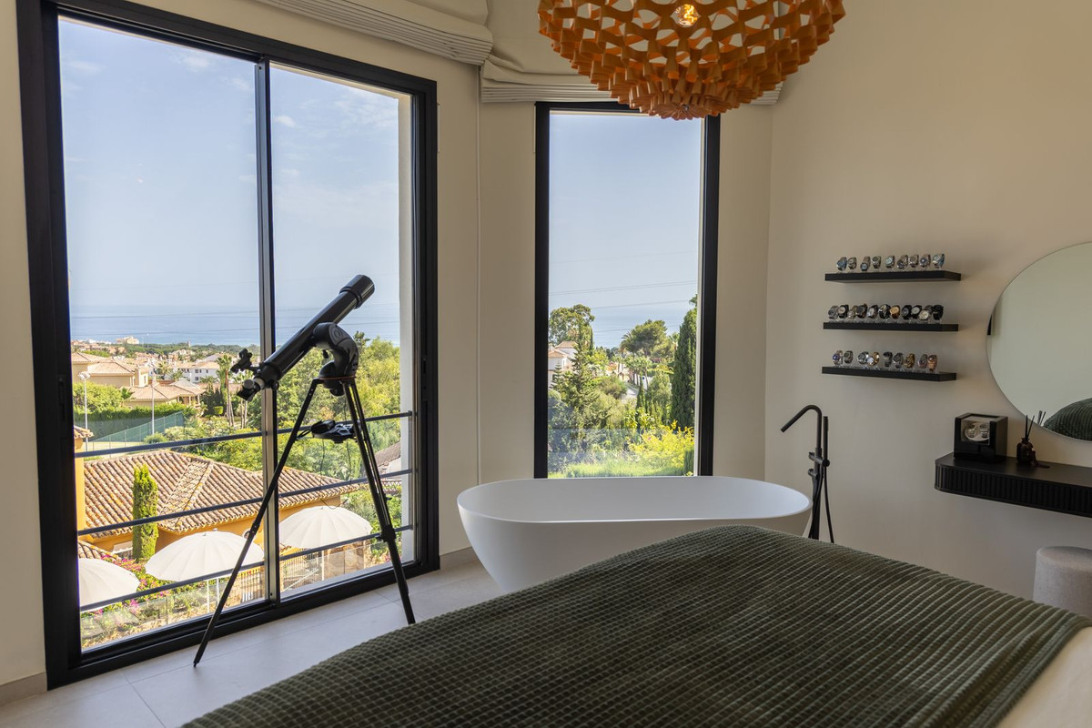Se vende Villa - Chalet de 6 dormitorios en Costa Del Sol, Málaga, España
