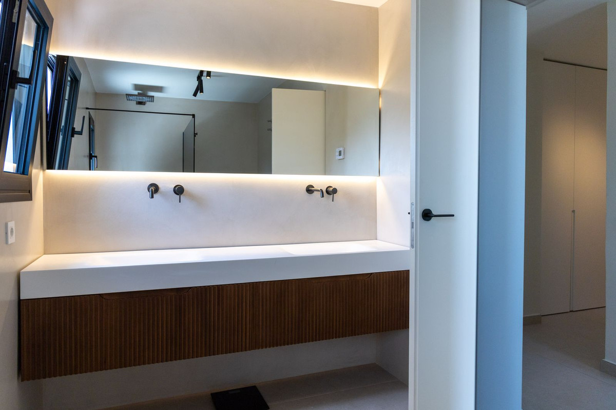 Se vende Villa - Chalet de 6 dormitorios en Costa Del Sol, Málaga, España