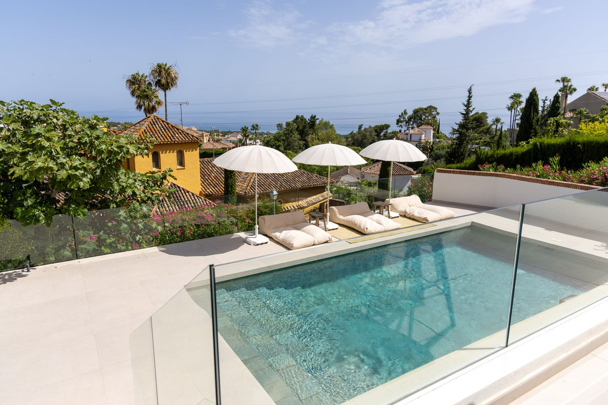 Se vende Villa - Chalet de 6 dormitorios en Costa Del Sol, Málaga, España
