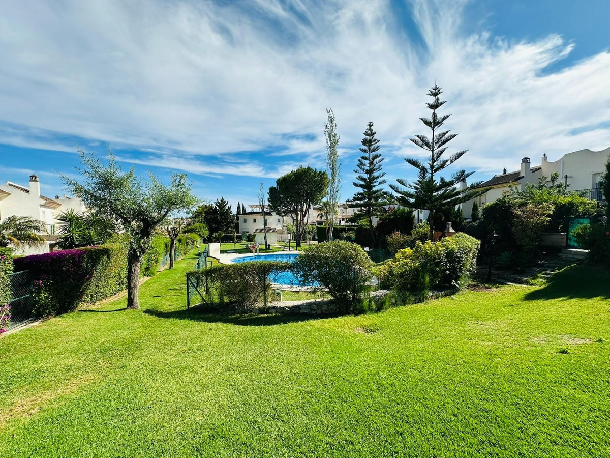 2 Bed Townhouse for sale in Sierrezuela Costa Del Sol, Málaga, Spain