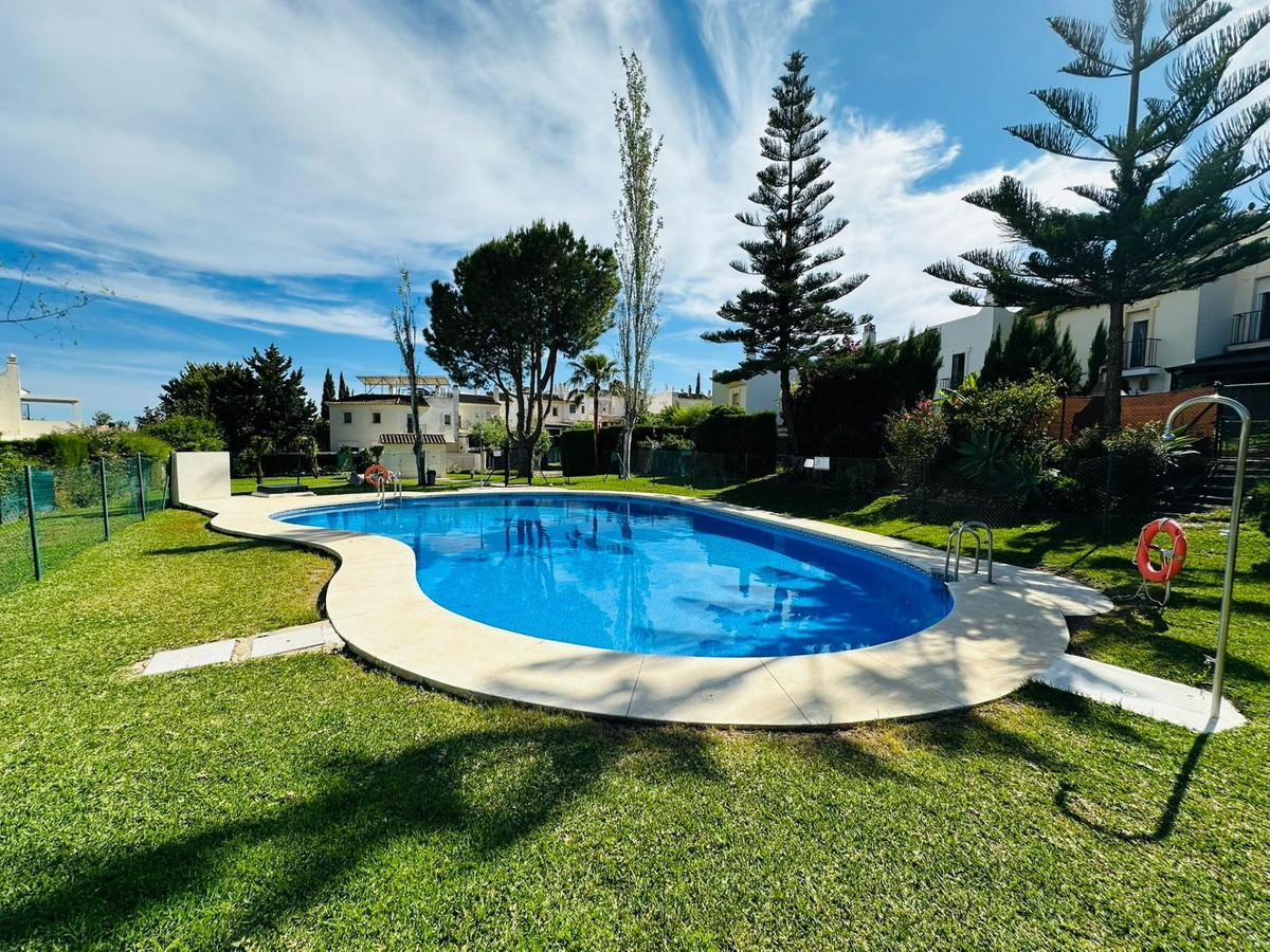 2 Bed Townhouse for sale in Sierrezuela Costa Del Sol, Málaga, Spain