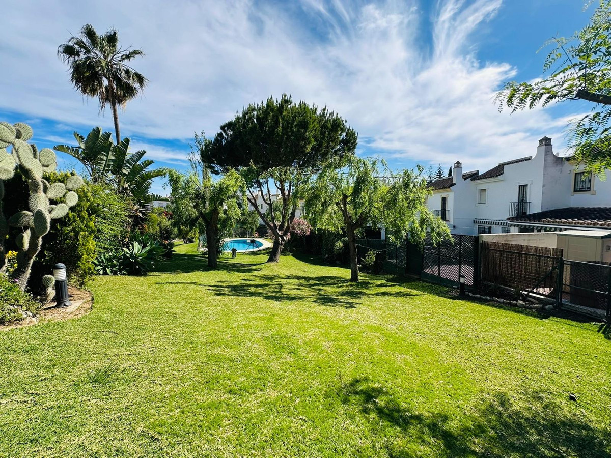 2 Bed Townhouse for sale in Sierrezuela Costa Del Sol, Málaga, Spain