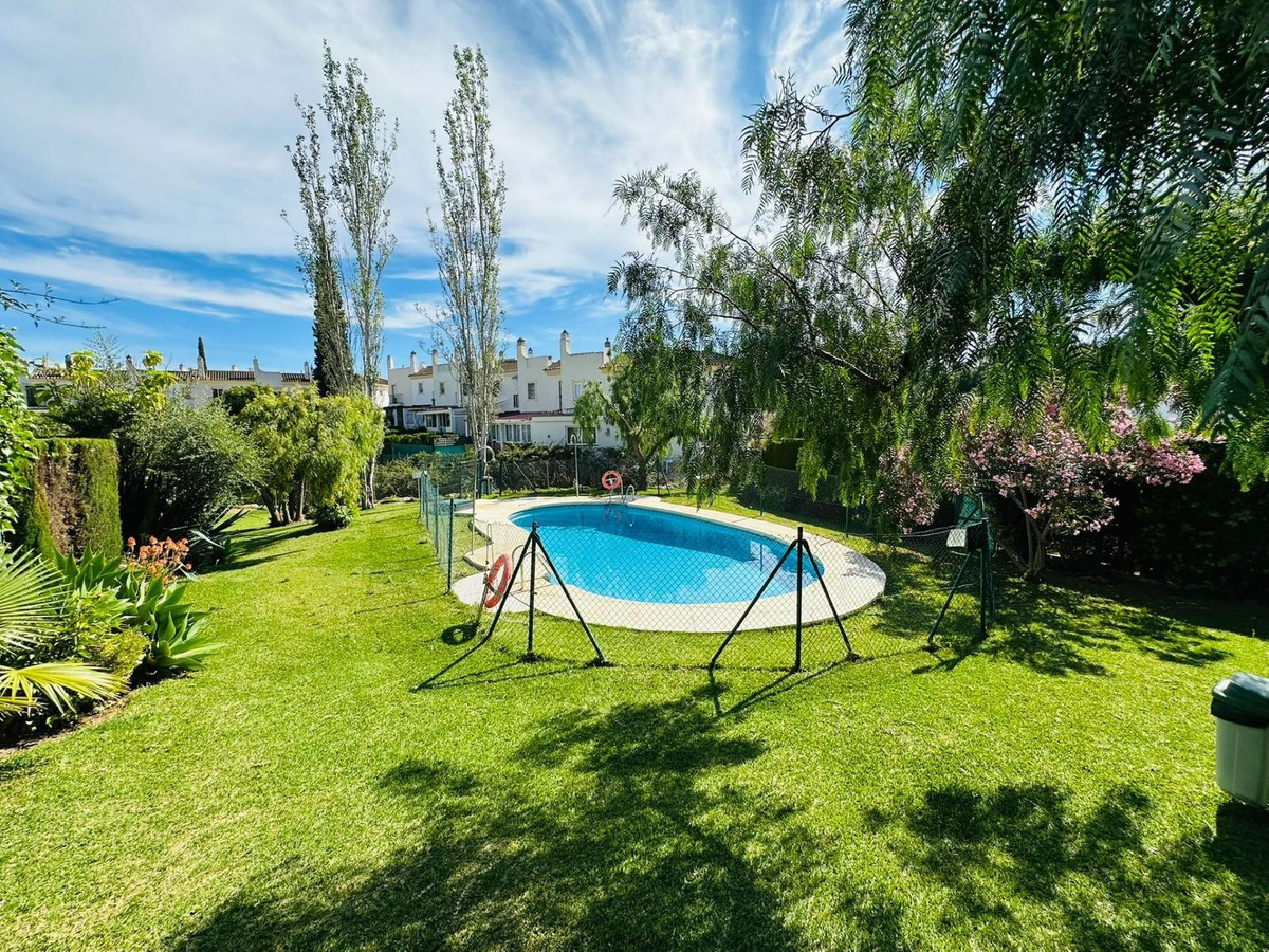 2 Bed Townhouse for sale in Sierrezuela Costa Del Sol, Málaga, Spain