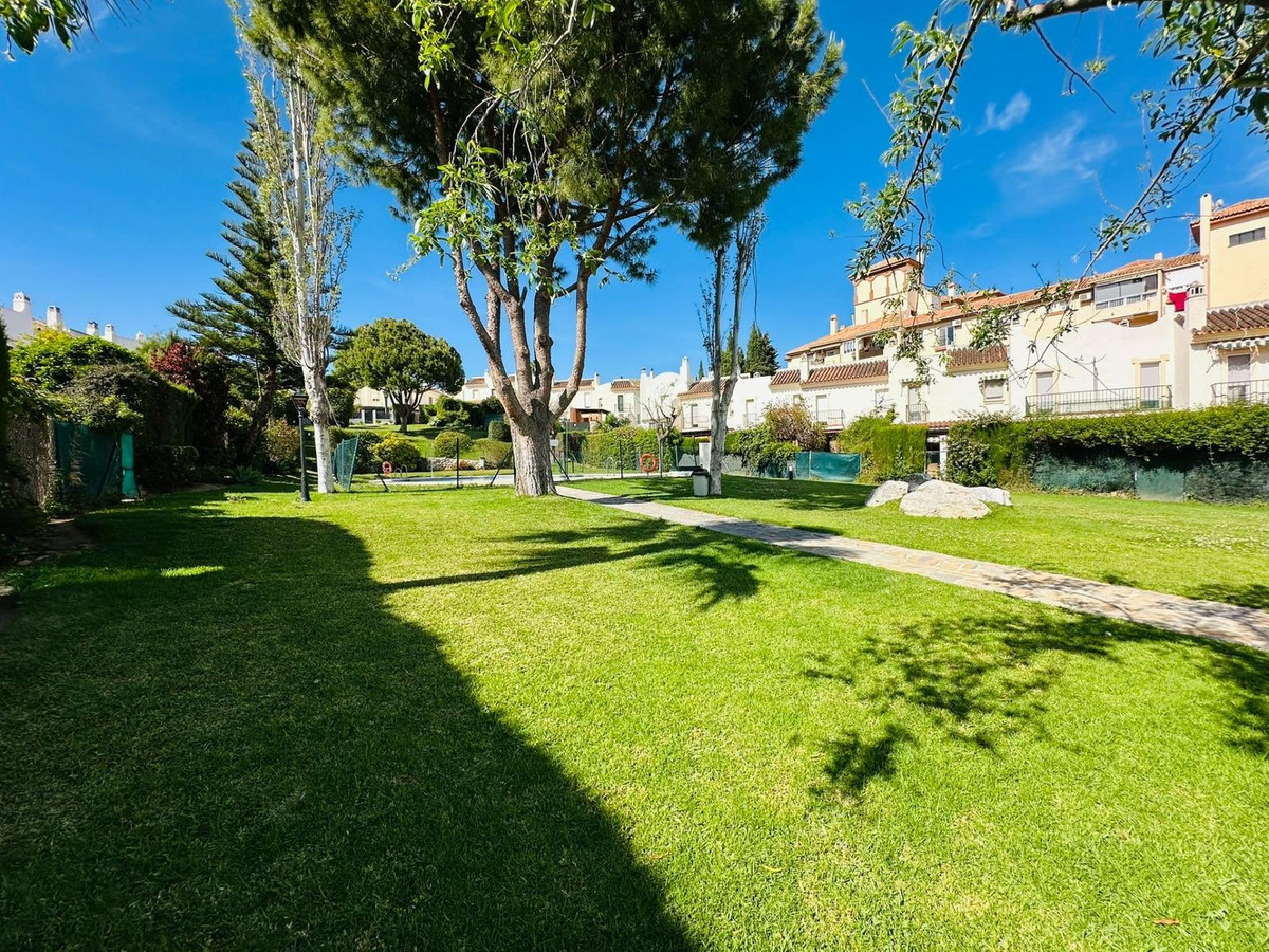 2 Bed Townhouse for sale in Sierrezuela Costa Del Sol, Málaga, Spain