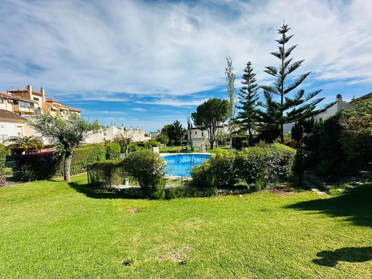 2 Bed Townhouse for sale in Sierrezuela Costa Del Sol, Málaga, Spain