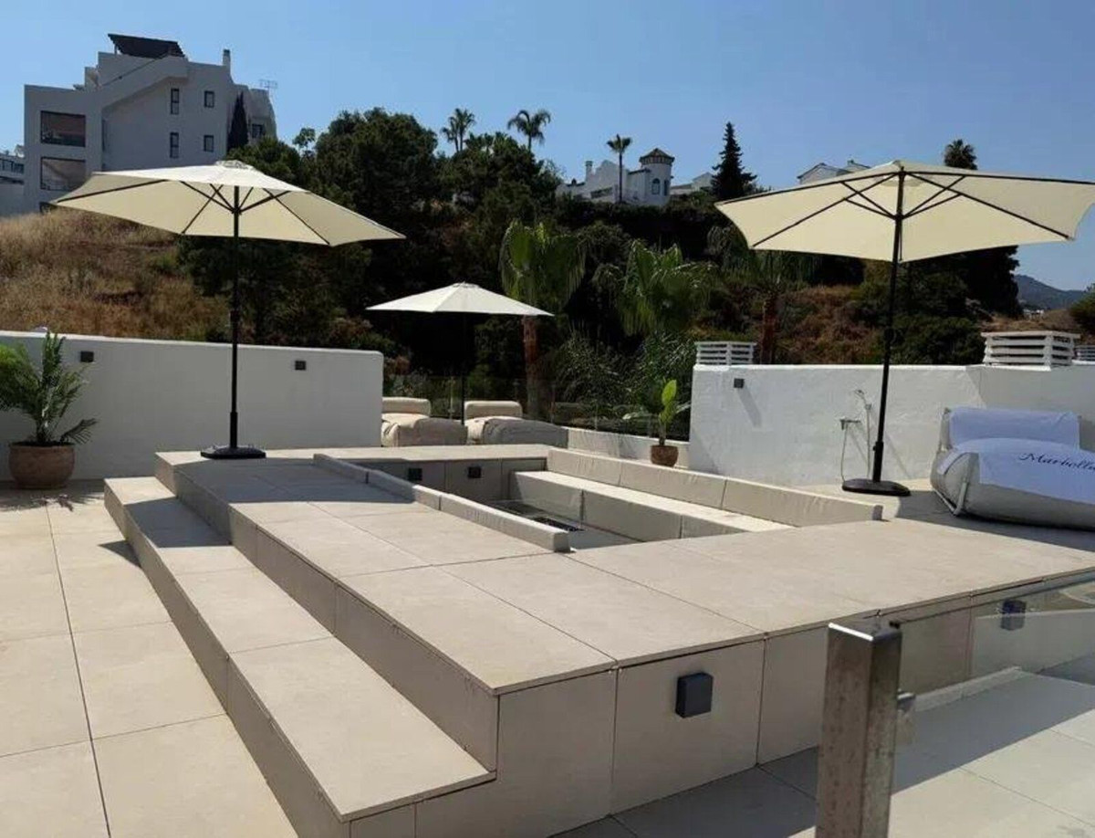 2 Bed Apartment for sale in La Quinta Costa Del Sol, Málaga, Spain