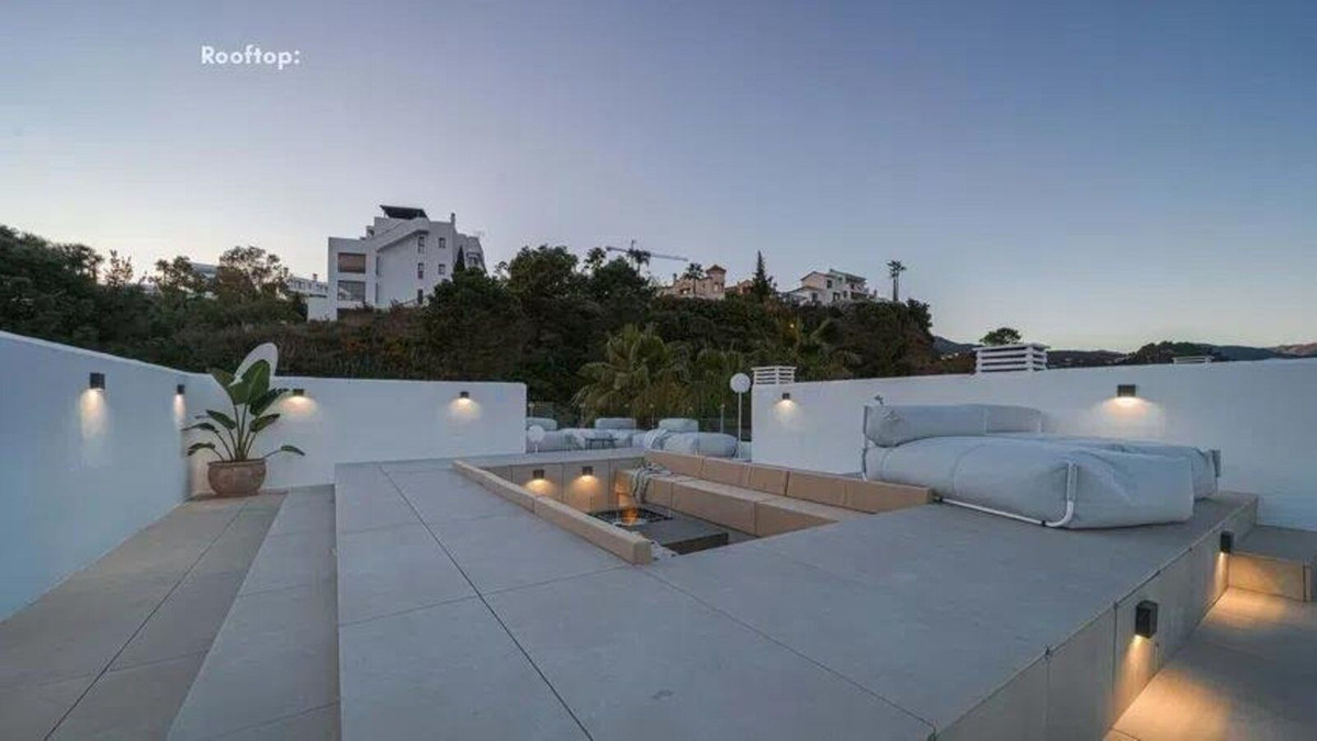 2 Bed Apartment for sale in La Quinta Costa Del Sol, Málaga, Spain