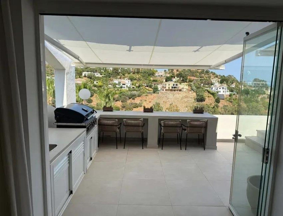 2 Bed Apartment for sale in La Quinta Costa Del Sol, Málaga, Spain