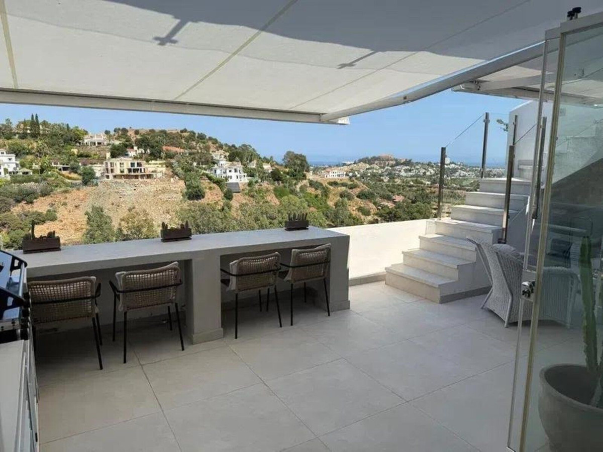 2 Bed Apartment for sale in La Quinta Costa Del Sol, Málaga, Spain