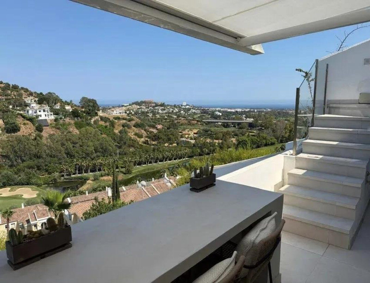2 Bed Apartment for sale in La Quinta Costa Del Sol, Málaga, Spain